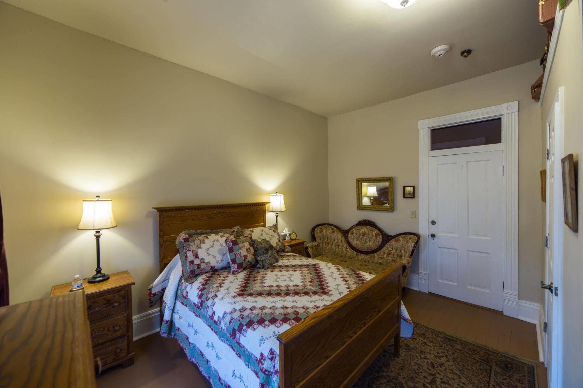 Grand Victorian Inn (Adults Only) Park City Экстерьер фото